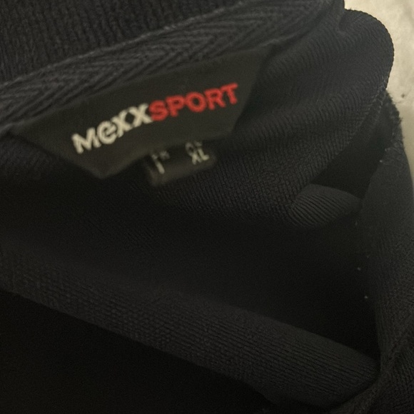 Sports top - Picture 2 of 2